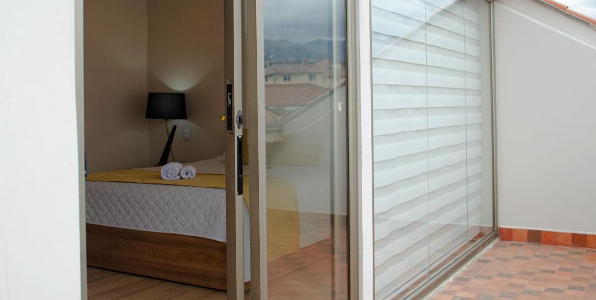 Hotel Brist0L Suites Centro Historico Куэнка Экстерьер фото