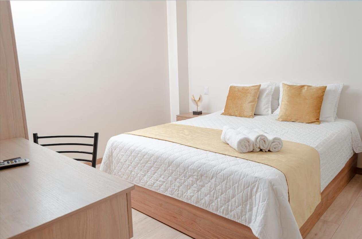 Hotel Brist0L Suites Centro Historico Куэнка Экстерьер фото