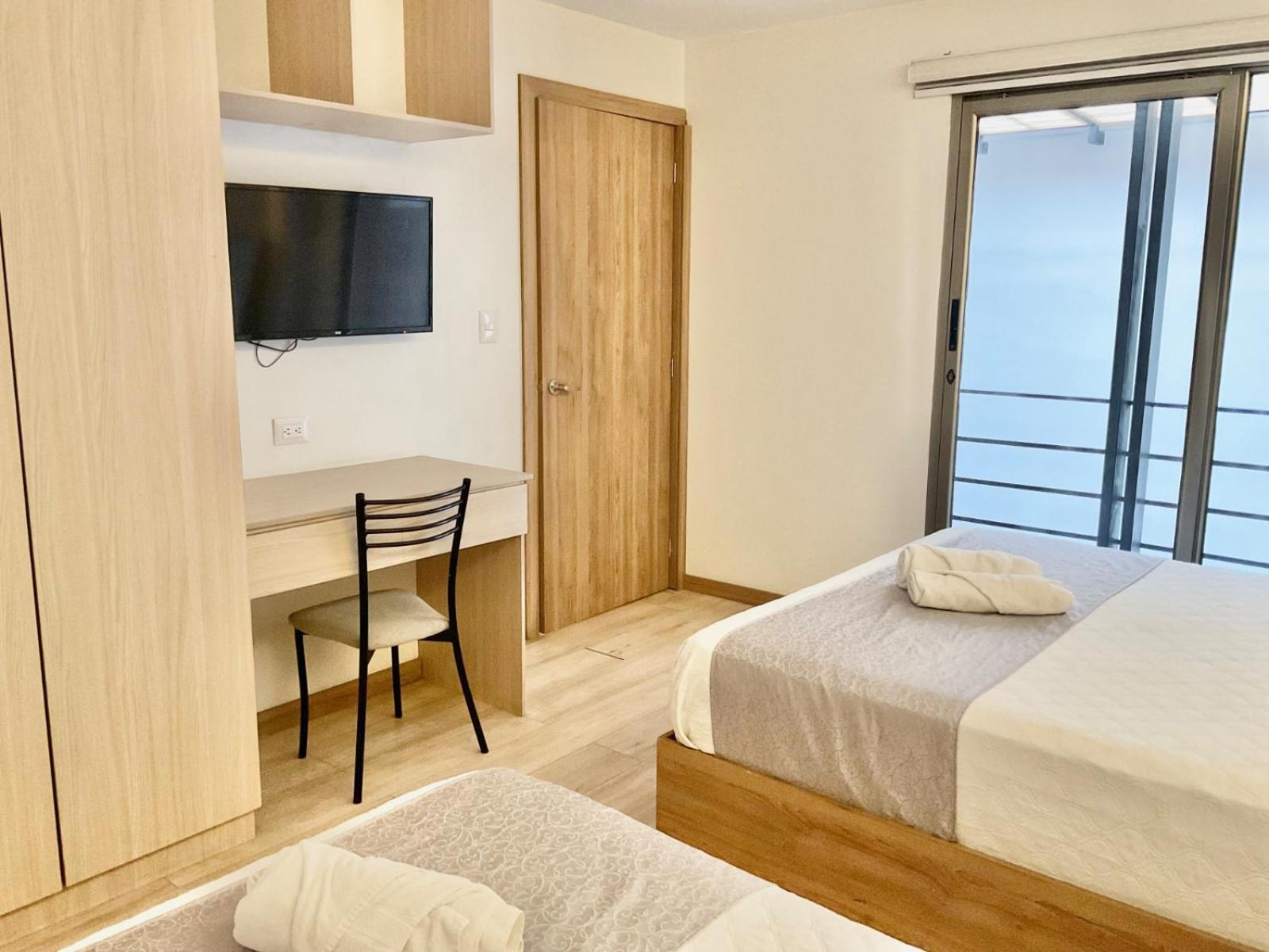 Hotel Brist0L Suites Centro Historico Куэнка Экстерьер фото